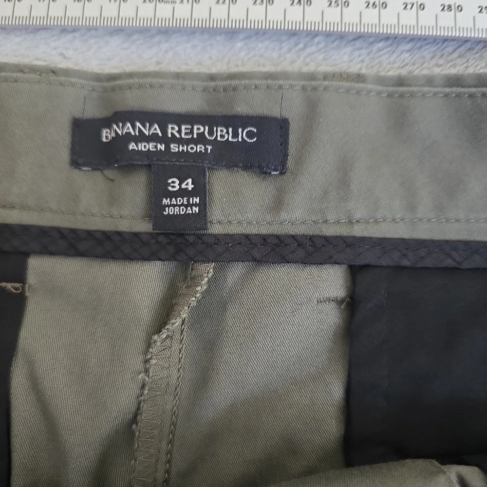 Banana Republic Aiden Short Mens 34 Dark Green Cotton Chino Casual Everyday